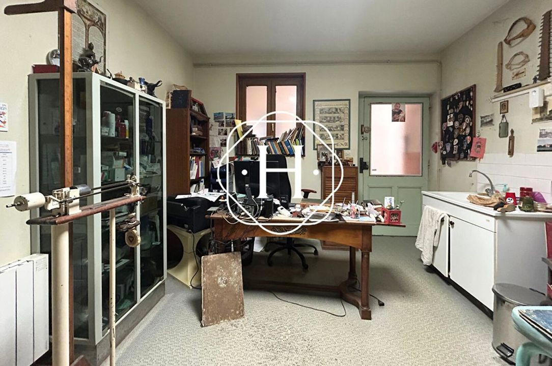 Murs commerciaux / Local professionnel - 94.26m² - Villars Les