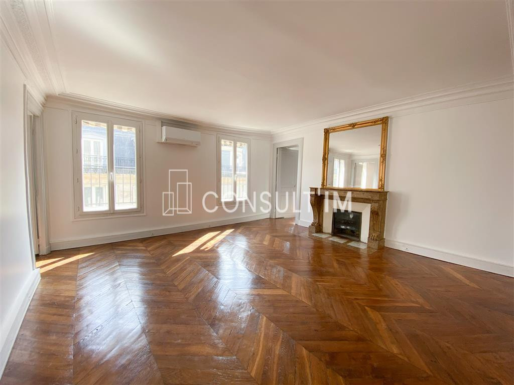 A deux pas de la Place de la Madeleine, bureaux rénovés avec terrasse de 20m²