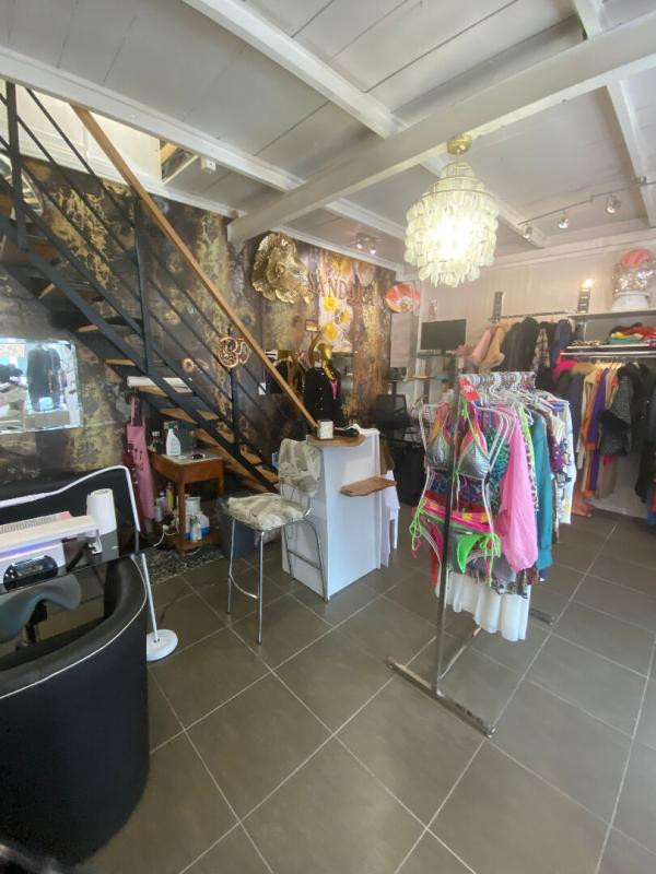 Local professionnel 60 m2 en R+1 FdF