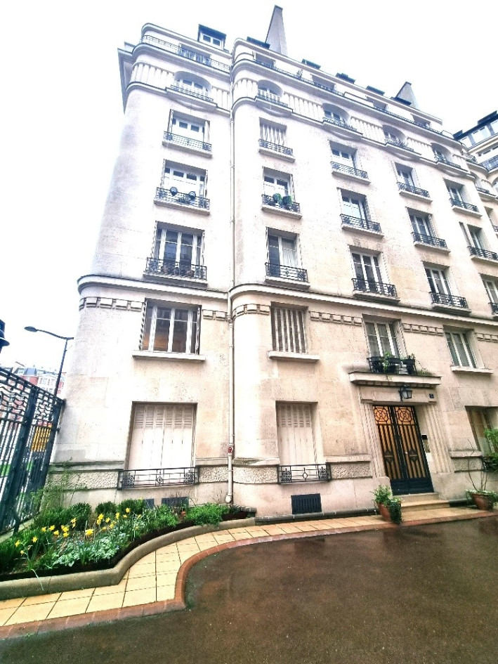 LOCAUX PROFESSIONNELS A LOUER PARIS 75017