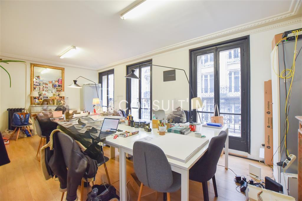 Bureaux 79 m² avec balcon filant