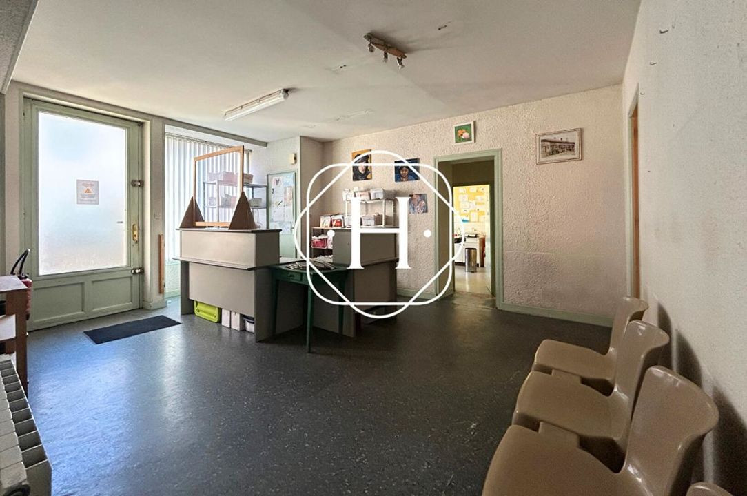 Murs commerciaux / Local professionnel - 94.26m² - Villars Les