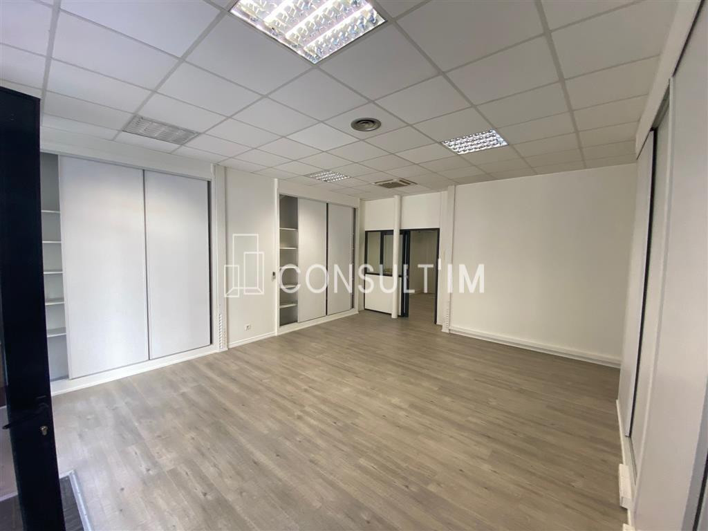 En location pure une boutique en excellent état au cœur du 8ème arrondissement