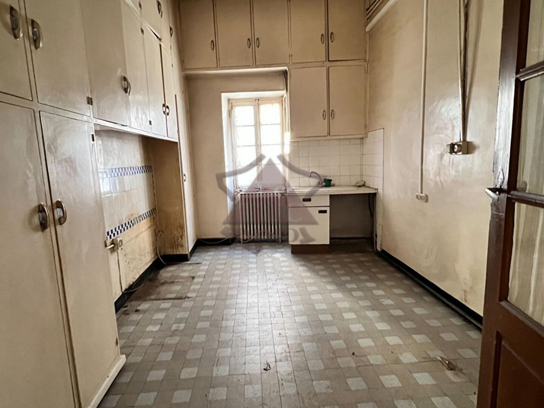 IMMEUBLE EXCEPTIONNEL AVEC TRAVAUX DE RENOVATION