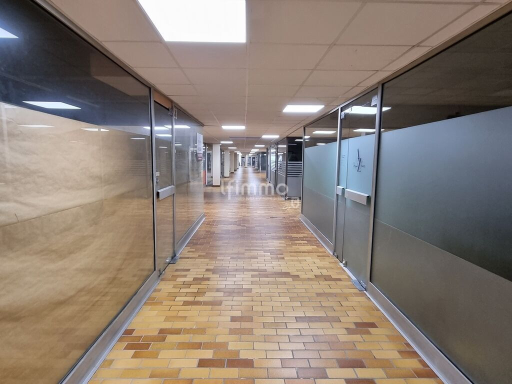 Local bureau 77m2 - Jean Mermoz 13008