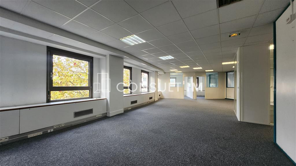 A louer bureaux en bon état à la frontière entre Courbevoie et La Garenne Colombes