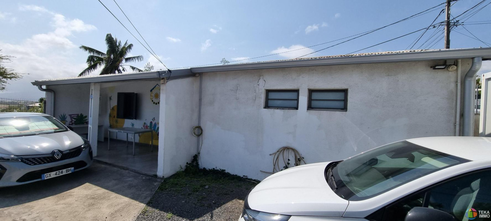 A LOUER LOCAL DE 85 M² AVEC TERRAIN DE 300M² ST PIERRE (JOLIFOND)