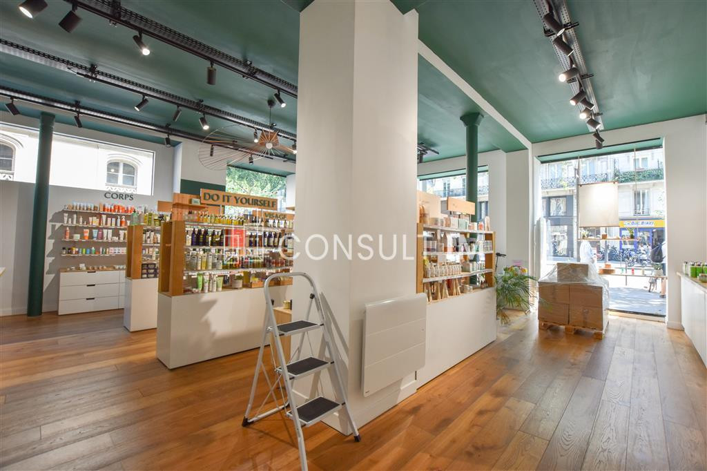 Boutique d'angle de 155 m²