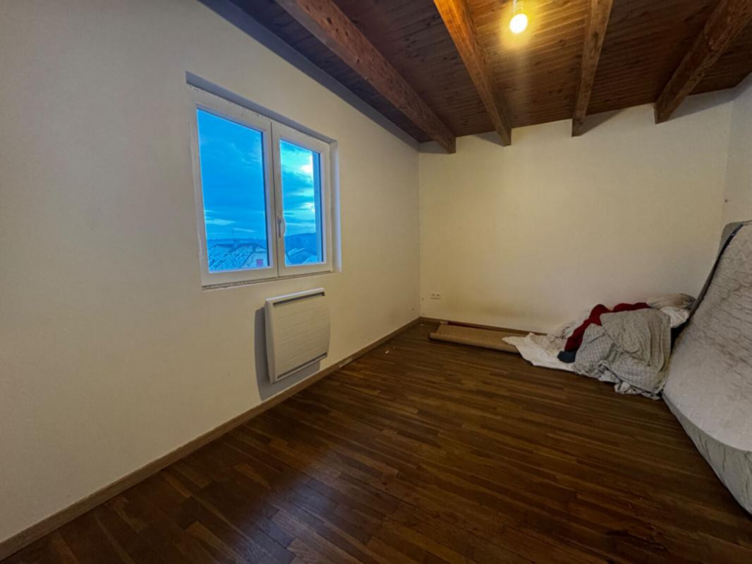 Local d'activité/stockage 879 m2 + appartement/bureaux 132 m2