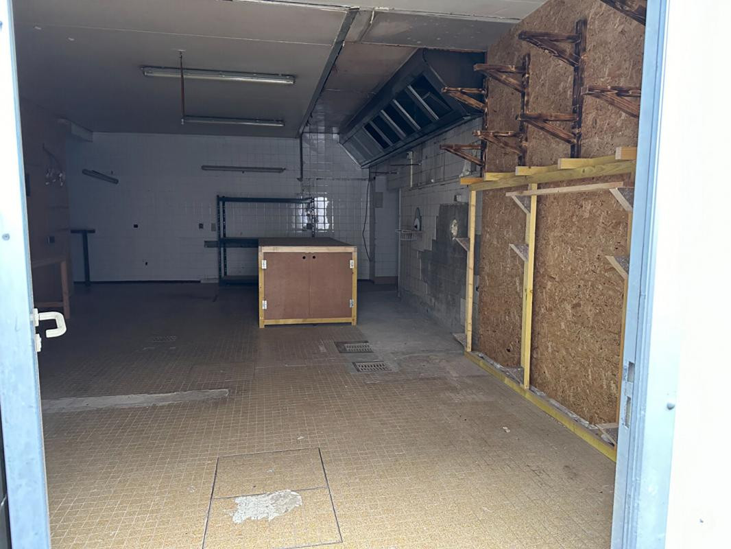 Grange Royat 5 pièce(s) 200 m2, usage commercial ou autres , 99500 FAI