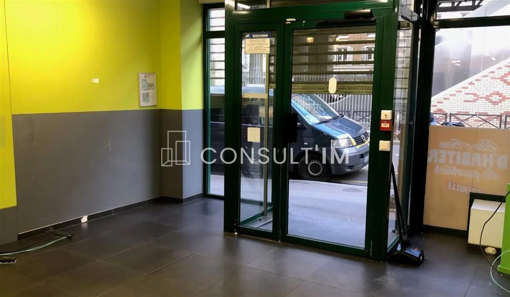 Au pied du métro Dupleix, boutique de 327 m²