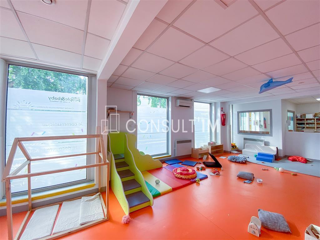 Local commercial ERP PMR en RDC donnant sur un beau jardin privatif