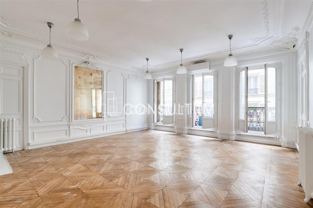 Bureaux livrés rénovés, moulures et cheminées, entre Madeleine et St Lazare