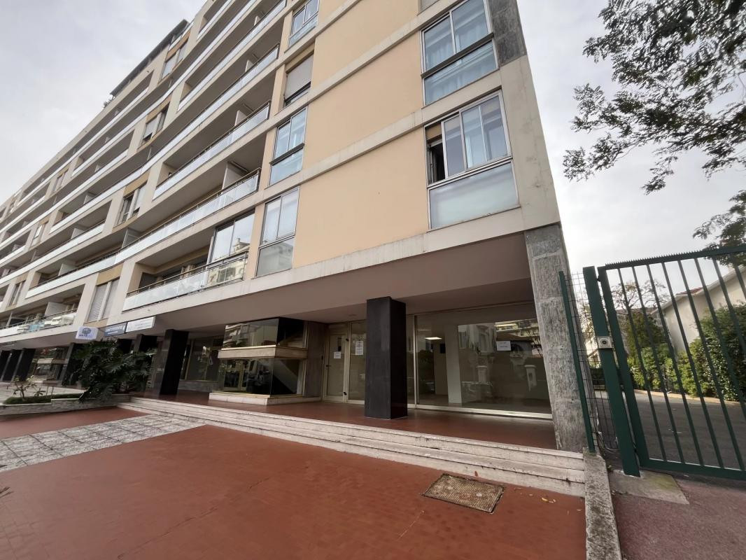 A LOUER, LOCAL COMMERCIAL 155 M² ENVIRON SECTEUR CANNES, ALEXANDRE III