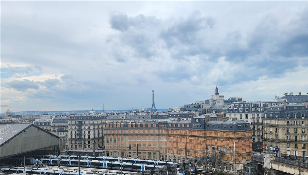 Surface de bureaux de 254 m² en étage élevé