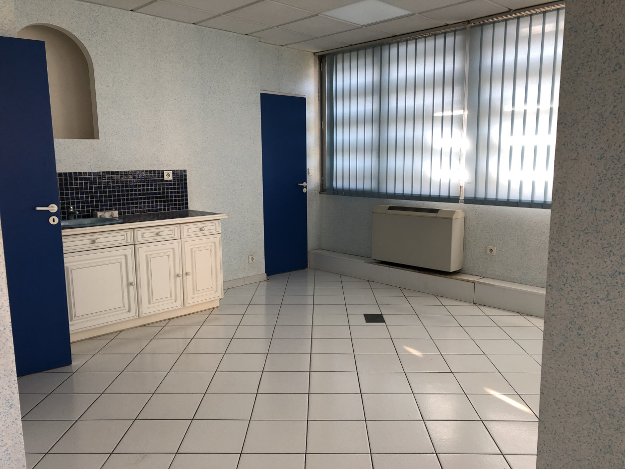 Vends local professionnel Nimes
