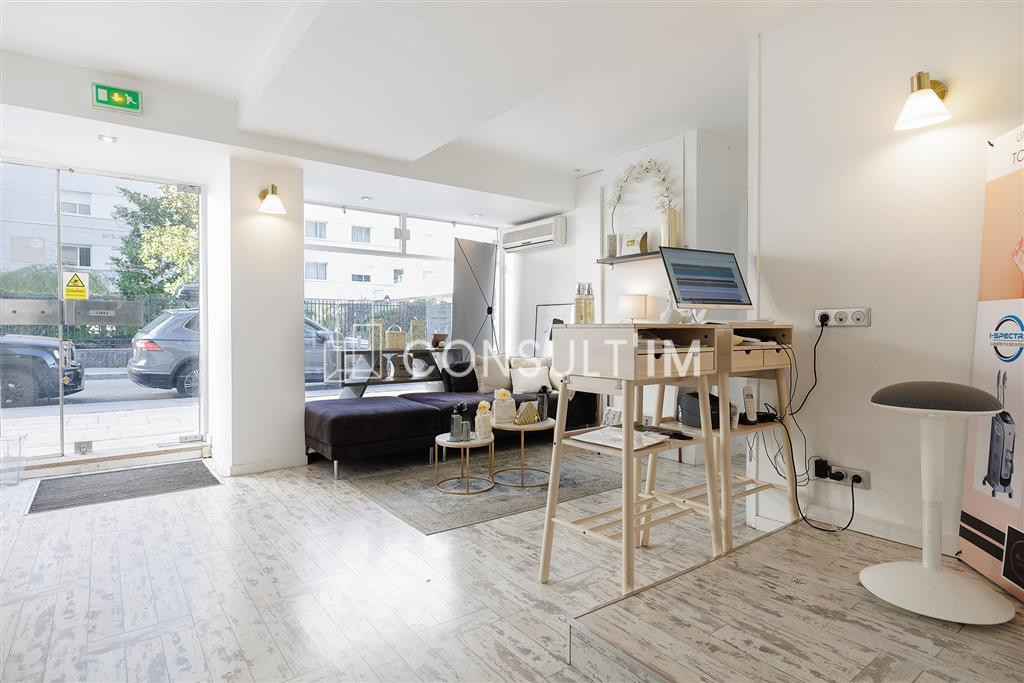 Boutique de à deux pas du Champ de Mars