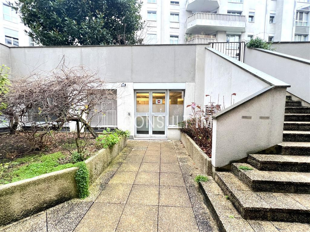 Bureaux en très bon état à louer aux pieds du métro Saint-Mandé