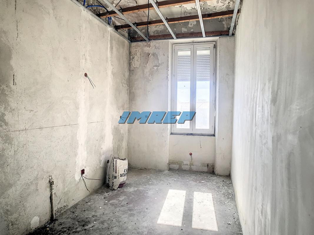 13014   502 m2 parcelle  Immeuble  de 154 m2 avec entrepot en fond de cour