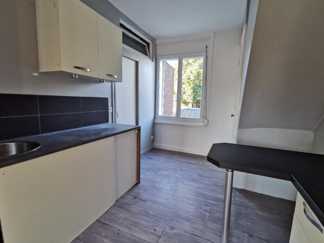 IMMEUBLE COMPOSE D'UN LOCAL COMMERCIAL ET D'UN APPARTEMENT