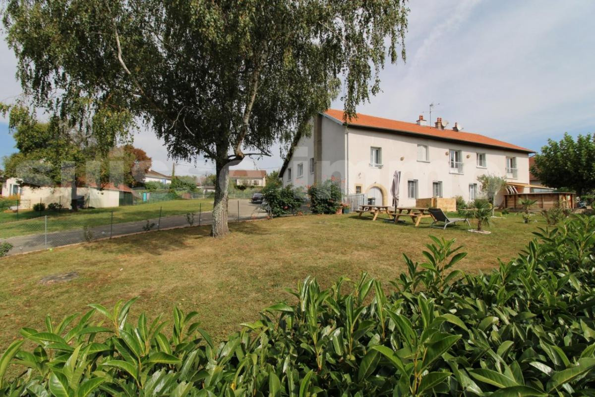 Immeuble - 370.69 m2 - 4 appartements - terrain d'environ 25 ares constructibles