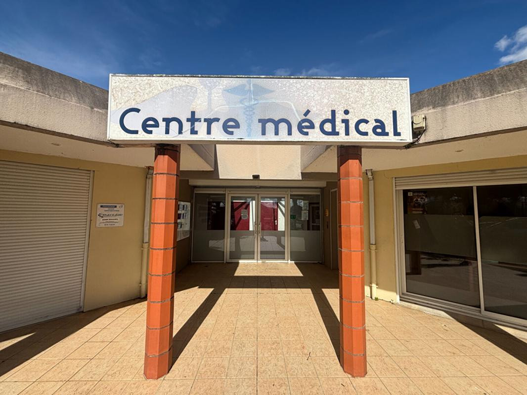 LOCAL PROFESSIONNEL DE 40 M²  ENVIRON  DANS UN CENTRE MÉDICAL