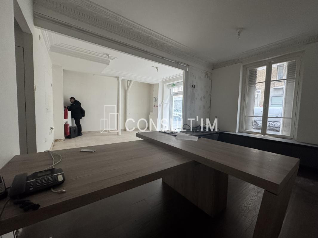 Consult'im vous propose une surface de bureau en pignon sur rue de 40 m²