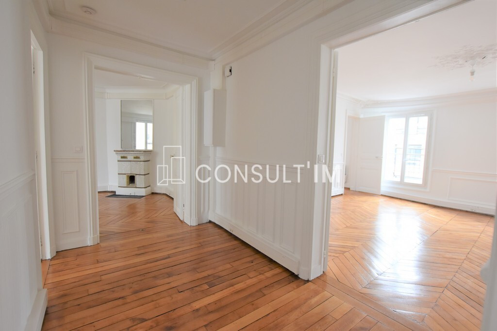 A louer bureaux avec parquet, moulures, cheminées