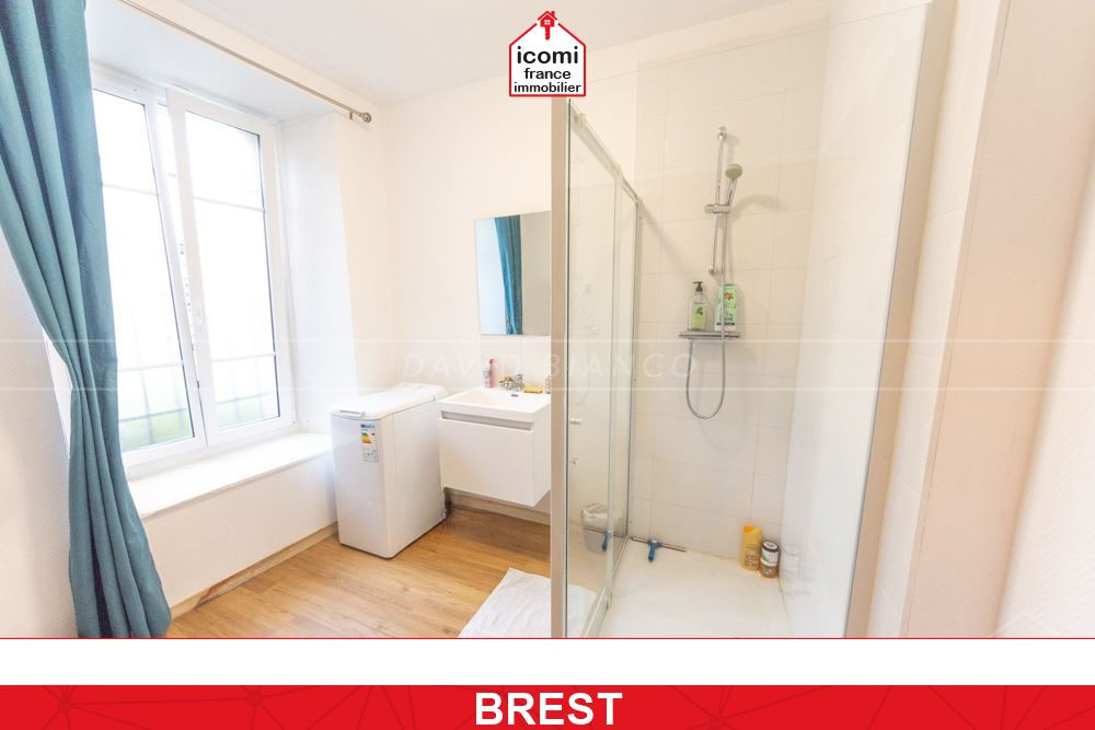 FINISTERE - Brest (29200) - A VENDRE - IMMEUBLE R+2 - 5 LOTS - 3 T2 + 1 T3 + 1 T5 - SUR TERRAIN DE 335M² (PARKING) - LOUES EN MEUBLE