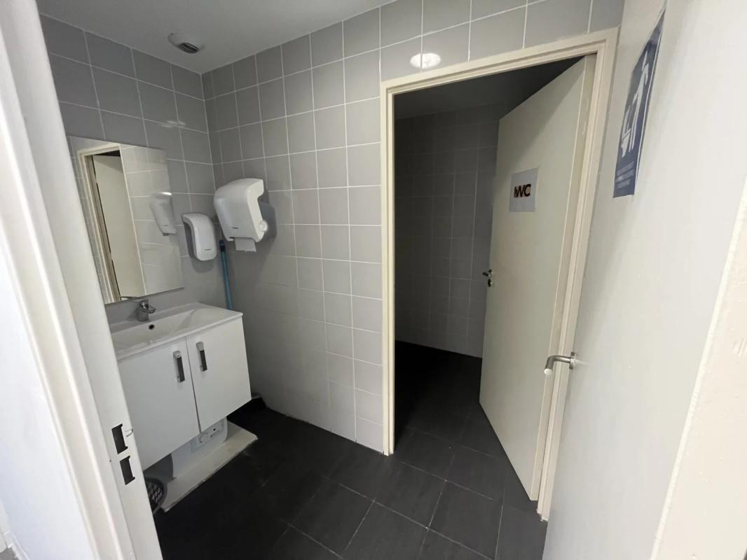 A LOUER, BUREAUX, SURFACE 167 m² ENVIRON, + 3 PARKINGS PRIVATIFS SECTEUR NICE OUEST