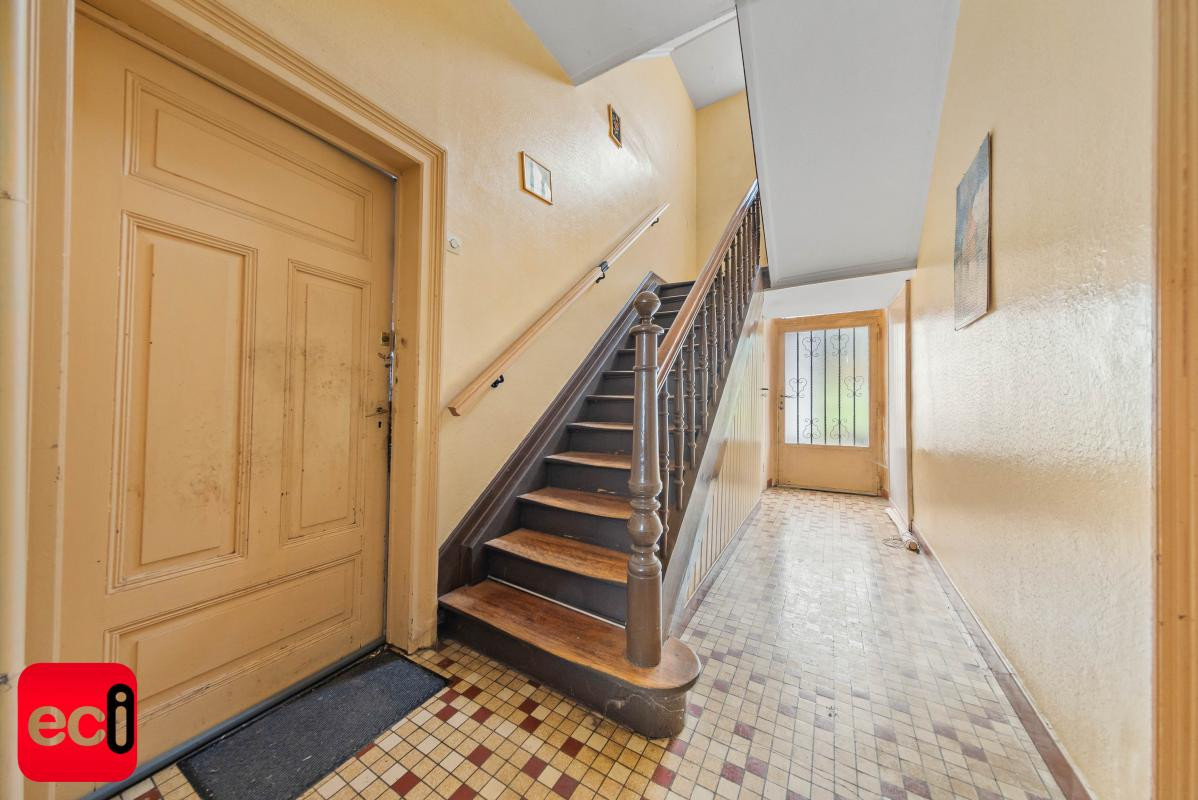 ALGRANGE : Immeuble 225m² à rénover + 3 garage
