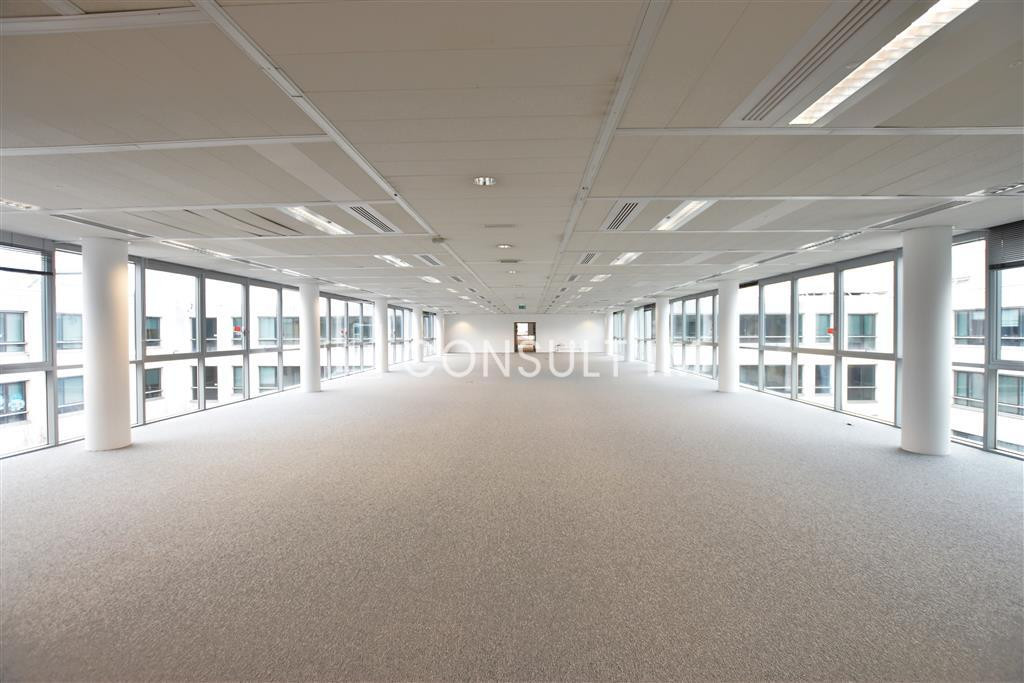 A toute Proximité de la station Plaine Stade de France - 901m² de bureaux lumineux et modulables