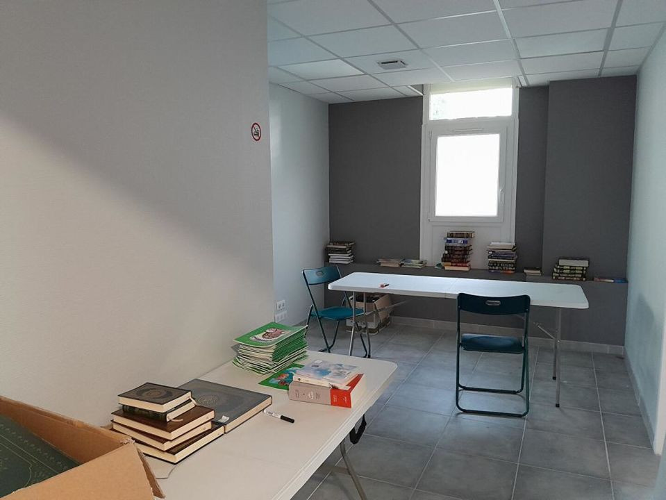Trés beau LOCAL de 150 m2  à usage d'habitation ou