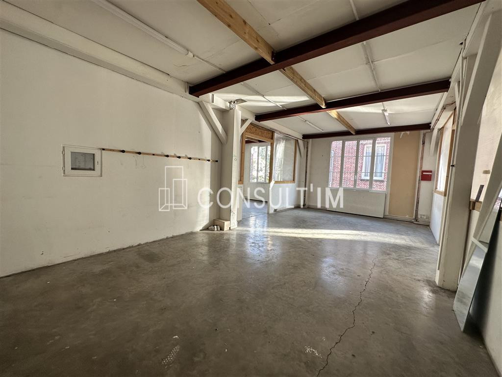 Locaux style atelier/loft en duplex avec accès indépendant et monte charge