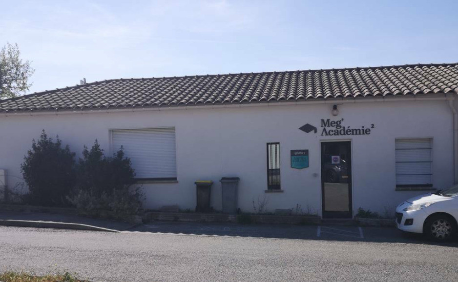 Bienvenue dans cette opportunité exceptionnelle d’investissement ! local professionnel de 72 m² situé à Villeneuve-lès-Avignon (30400), au cœur d’une zone commerciale et médicale dynamique