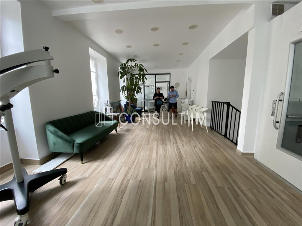 A LOUER IMMEUBLE INDEPENDANT EN R+3
