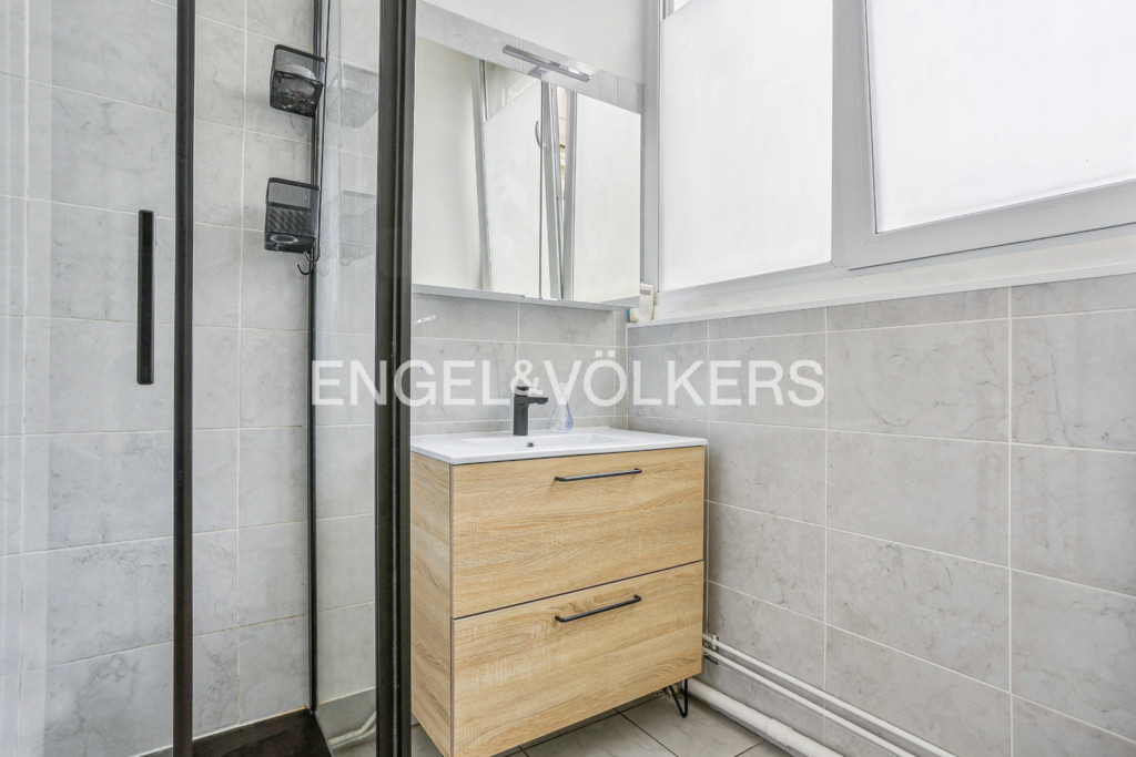Batignolles-Mairie du 17e - Appartement-local 3 pièces 65m²