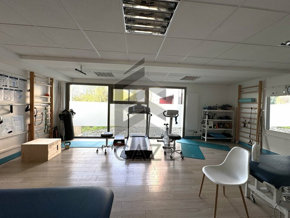 BUREAUX / LOCAUX COMMERCIAUX à louer