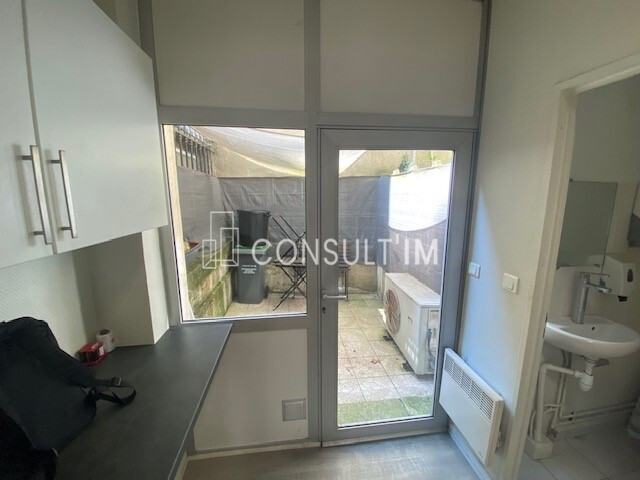 En location pure une boutique en excellent état au cœur du 8ème arrondissement