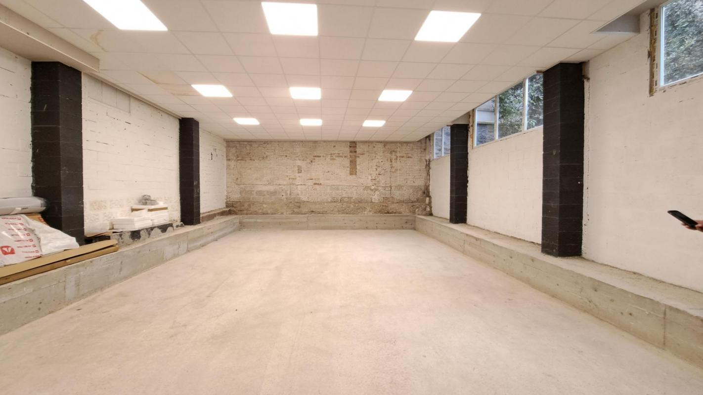 Local atypique commercial/artisanal brut de 126 m2 à Malakoff/limite Paris