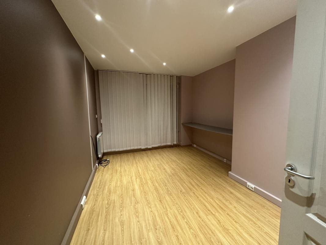 LOCAL / BUREAUX - 77 m2 - QUAI DU WAULT