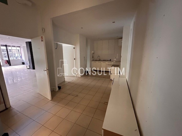 Avenue Ledru Rollin, une boutique disponible immédiatement en location pure !