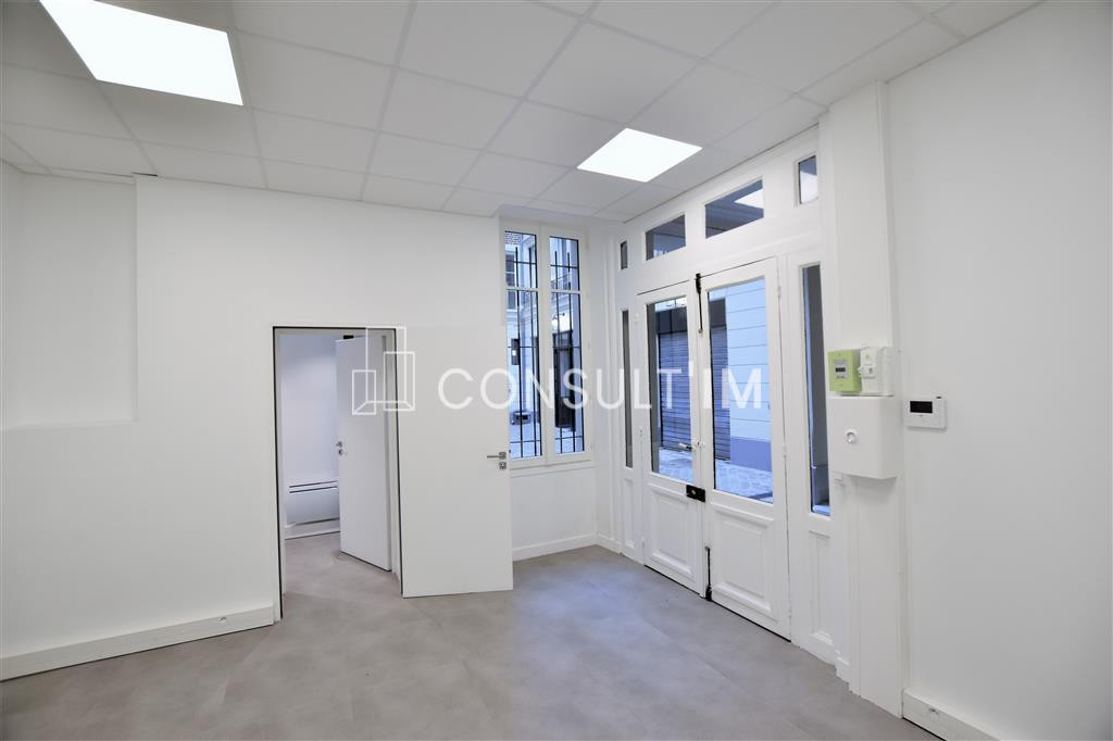 A louer proche Saint-Lazare, local rénové sur cour