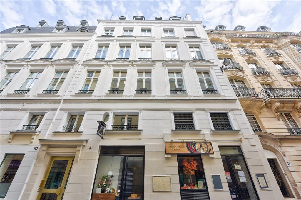A louer bureaux modulables à toute proximité du métro Pyramides