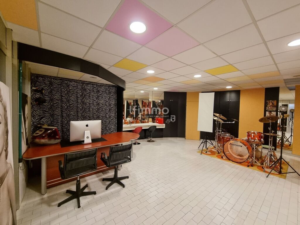 Local bureau 77m2 - Jean Mermoz 13008