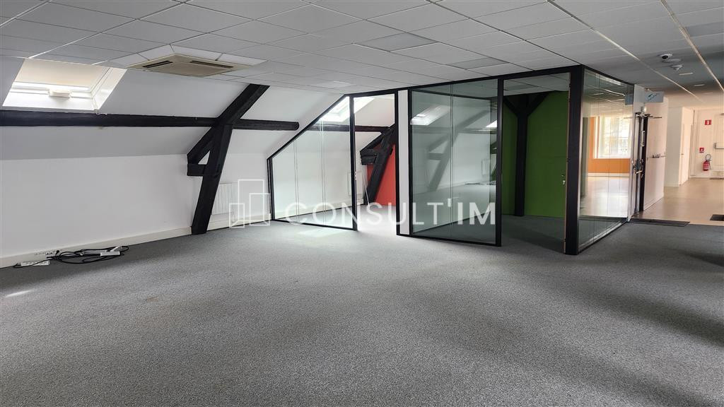 A louer bureaux avec terrasse privative de 171m²
