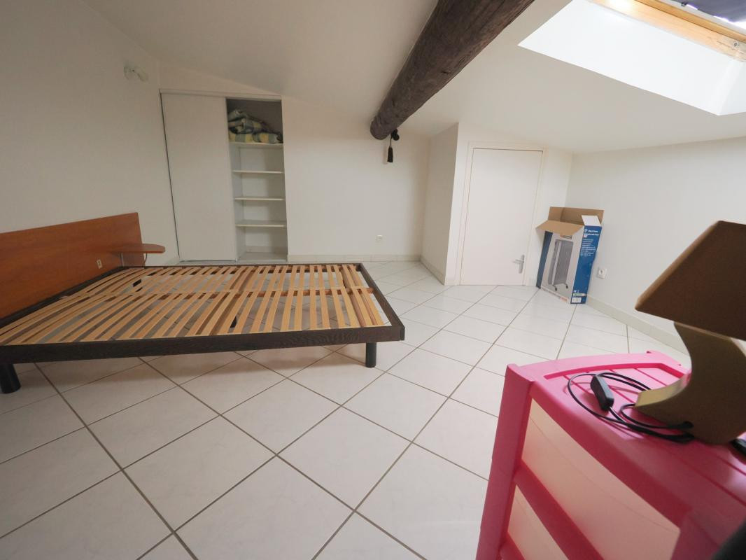A VENDRE A DIGNE LES BAINS LOT DE 15 APPARTMENTS DONT 8 A RENOVER , PLEIN CENTRE VILLE