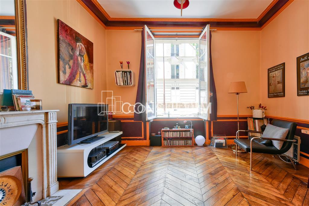 A vendre T2 avec parquet, moulures et cheminées