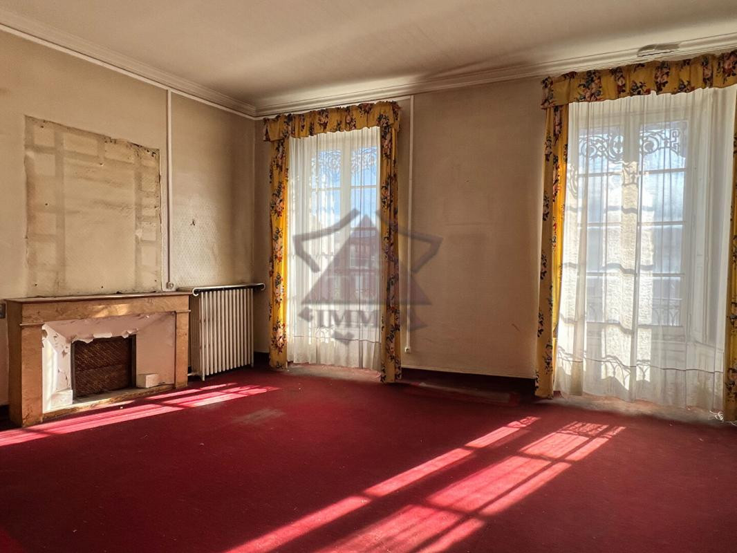 IMMEUBLE EXCEPTIONNEL AVEC TRAVAUX DE RENOVATION