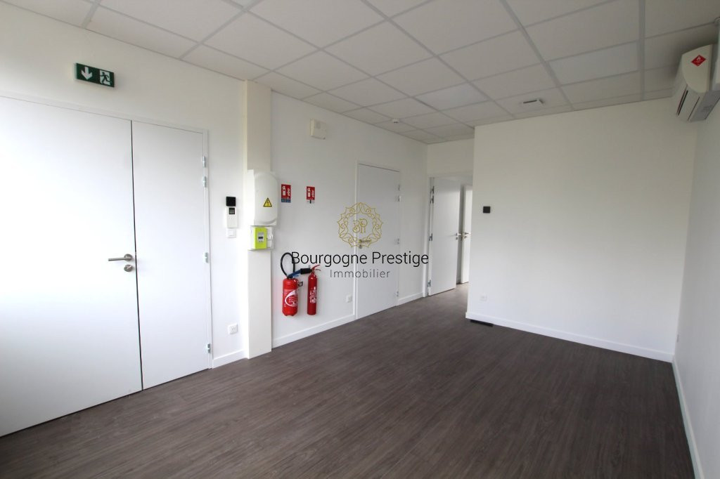 TOURNUS, ZONE COMMERCIALE, A LOUER LOCAL D'ACTIVITE DE 57 M²